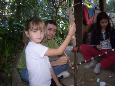 ornamentando os cajados...