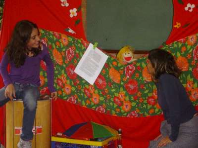 fazendo teatro de fantoches...